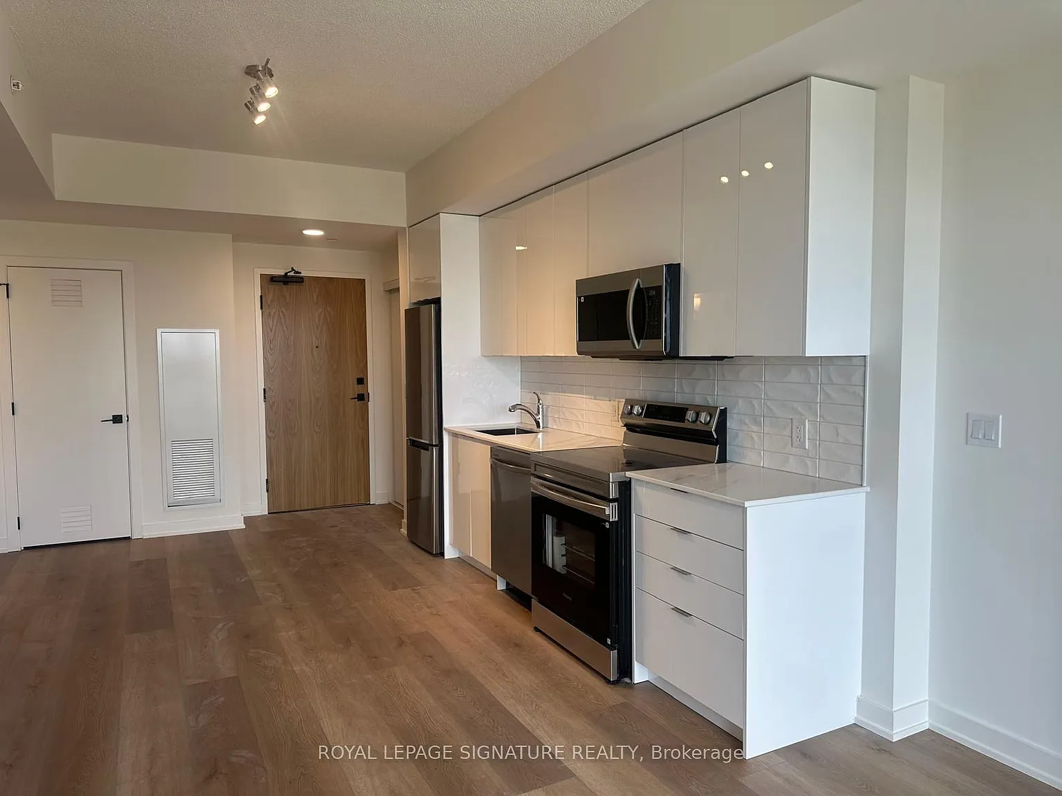 2 bed, $1,600 — Photo 2