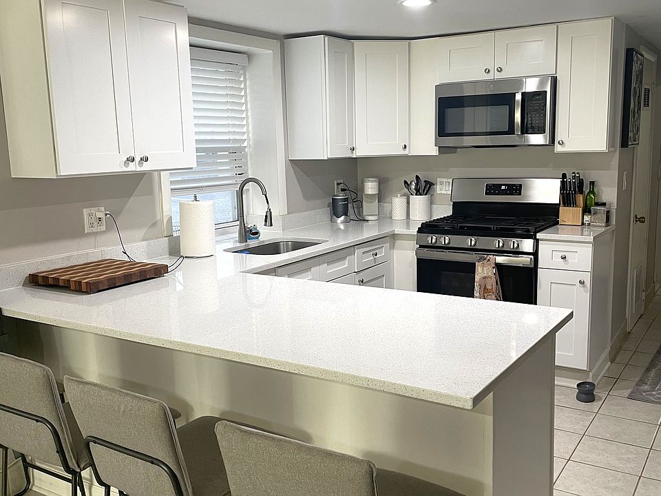 1st image of 1110 W Newport Ave #G