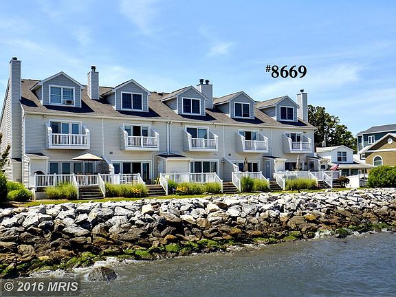 End Unit in Exclusive Sea Gate / Chesapeake Beach