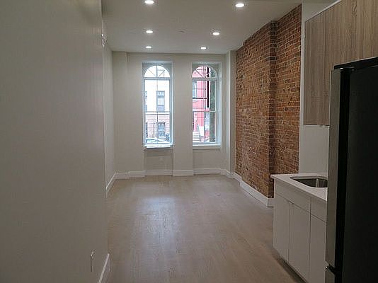 1st image of 860 Hancock St #1R