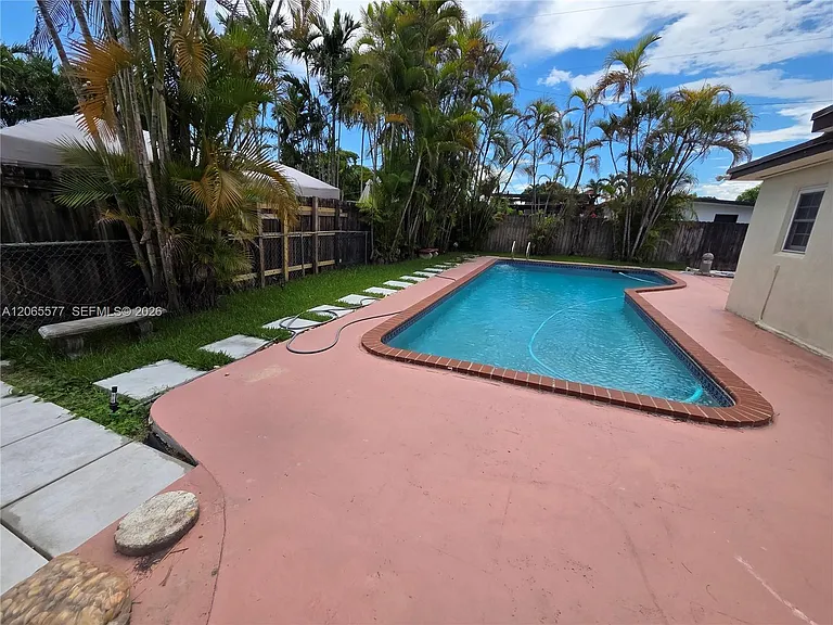 10500 SW 30th St — Photo 40