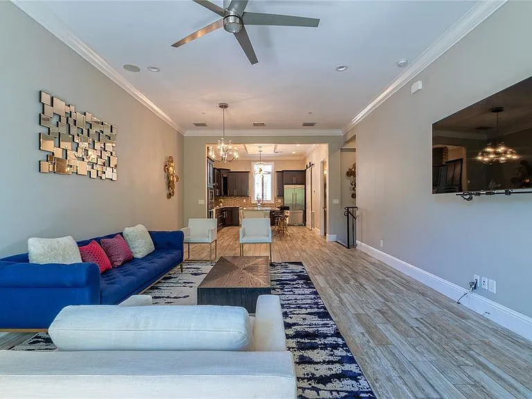 653 E Jackson St — Photo 16