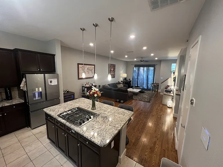 2411 N Hall St #6 — Photo 3