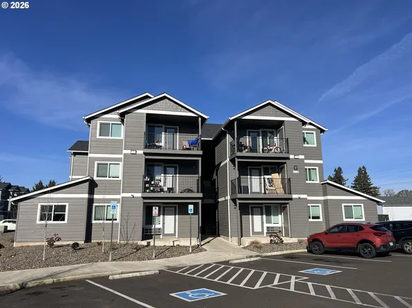 972 N 2nd St #84, Jefferson, OR 97352