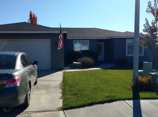 1049 W Hartley Ave, Hermiston, OR 97838