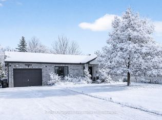 15 Lorne Ave, Penetanguishene, ON L9M 1B1