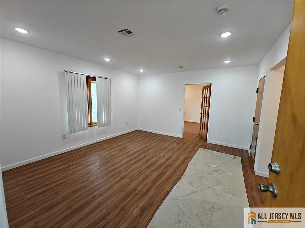 3 bed, 1.5 bath, 1500 sqft, $2,700 — Photo 4