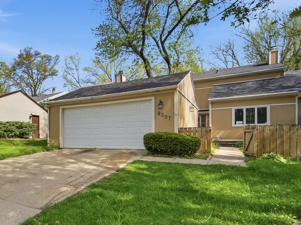 8307 Twana Dr, Urbandale, IA 50322