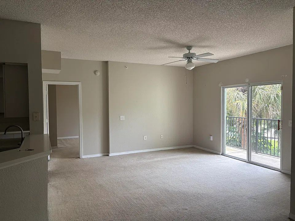 350 Crestwood Cir #306