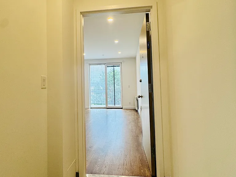 689 Leonard St #3F — Photo 14