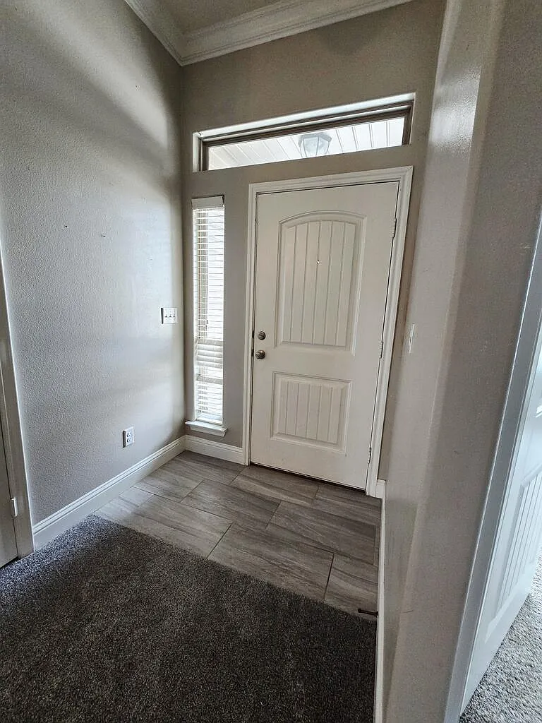 3 bed, 2.0 bath, 1774 sqft, $2,550 — Photo 2