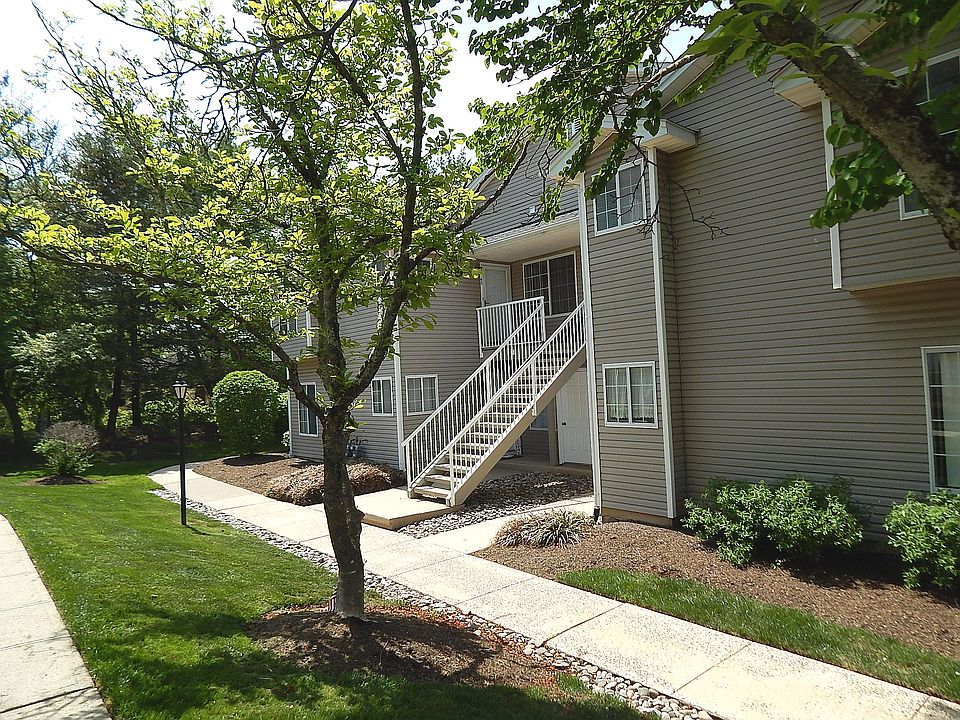 Front View. 2nd floor unit