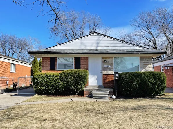 27330 Ursuline St, Saint Clair Shores, MI 48081