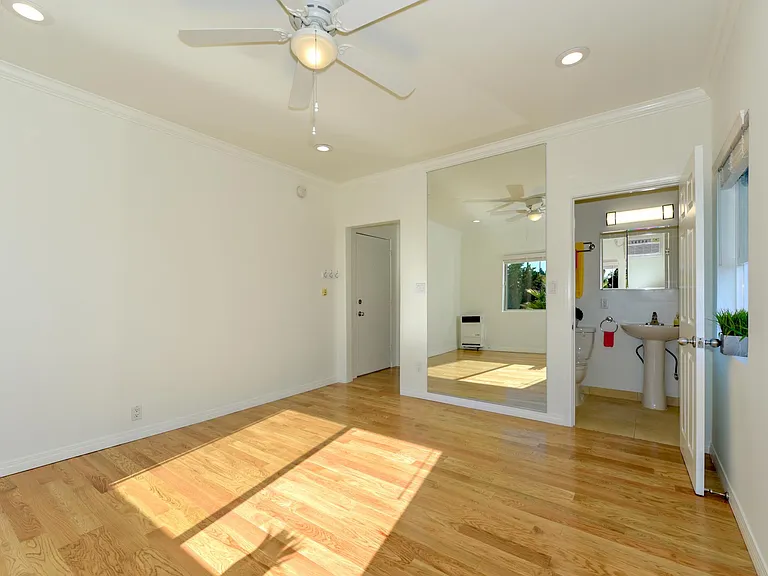 1650 Winona Blvd #4 — Photo 5