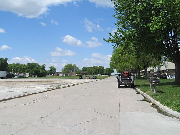 3rd image of 211 Avenue M