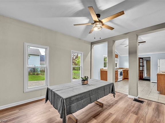 18th image of 262 E Walnut St