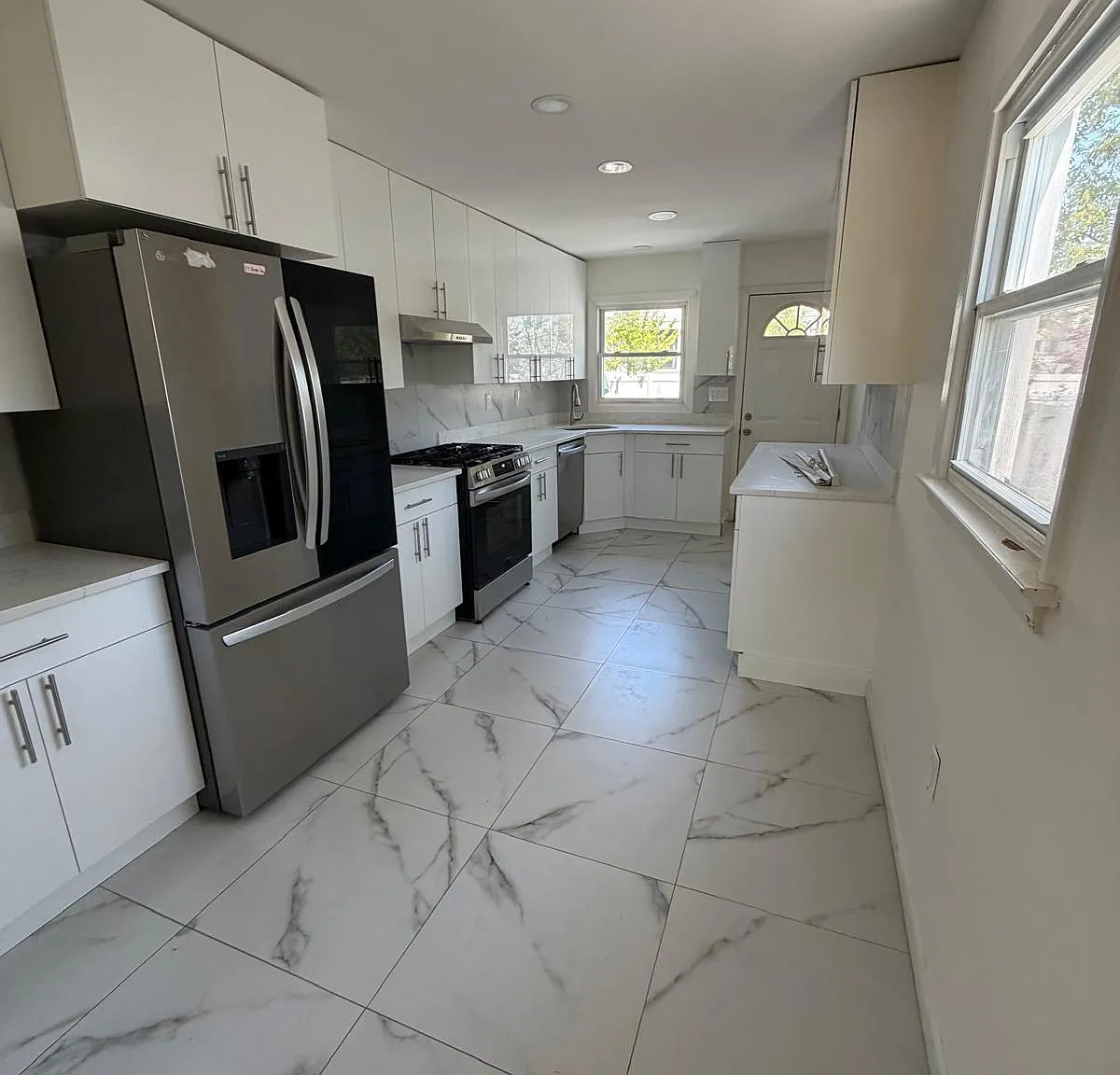 5 bed, 1744 sqft, $2,800 — Photo 2