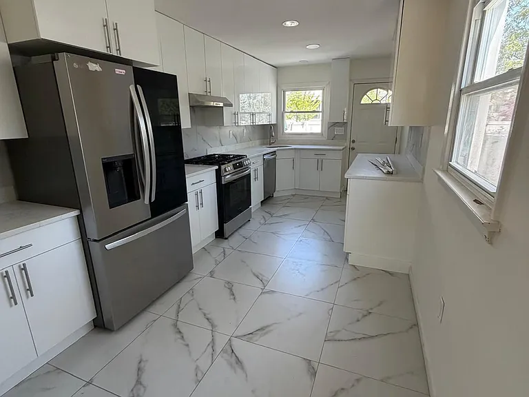 24 Berger Ave — Photo 2