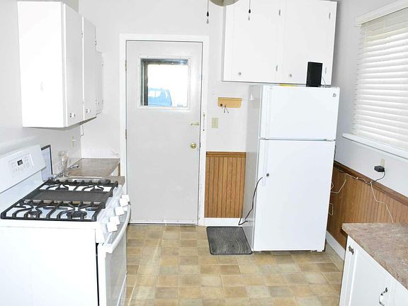 4th image of 5020 53rd Ave