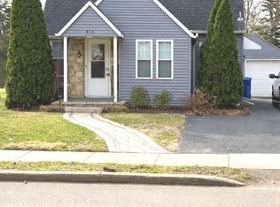 412 E Bradshaw St, Dixon, IL 61021