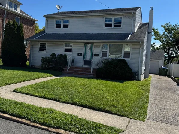 16 Carlton St, Edison, NJ 08837