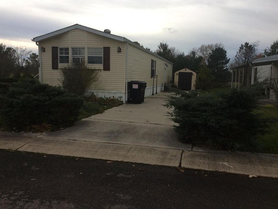 1st image of 105-16 S 4th St