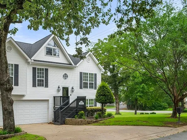 6220 Hopi Dr, North Little Rock, AR 72116