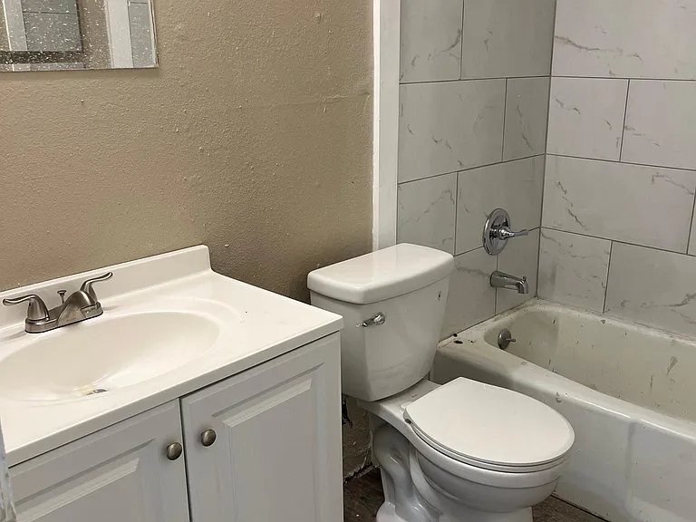 2210 Saulsbury Dr #C — Photo 1