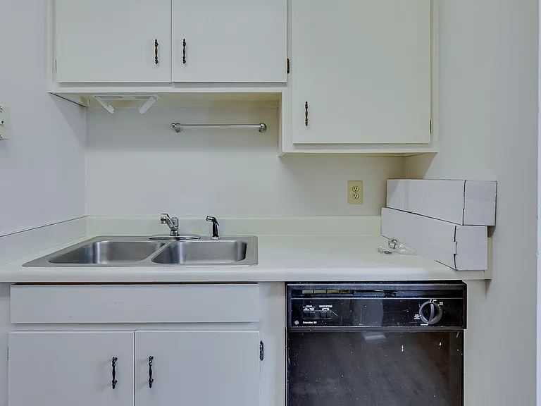 412 John St #B — Photo 9