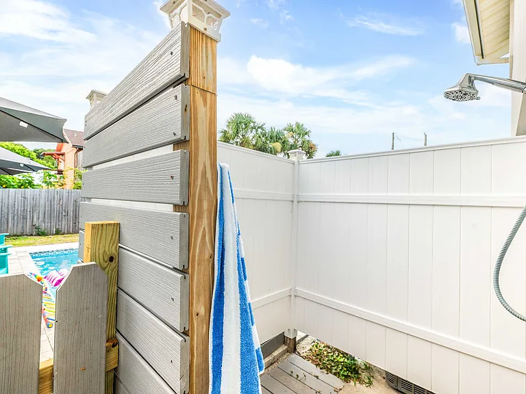 108 Zamora St — Photo 17
