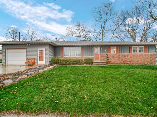 120 Navajo Trl, Lowell, IN 46356