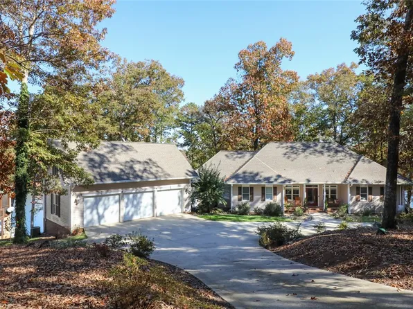 230 Parkview Dr, Fair Play, SC 29643