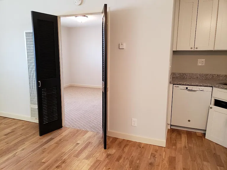 916 E Gay St — Photo 6