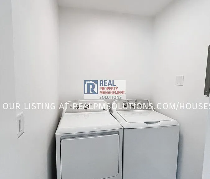 585 NE 113th Ave #585A — Photo 35