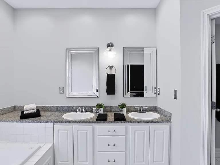 219 N New Jersey St #219D — Photo 16
