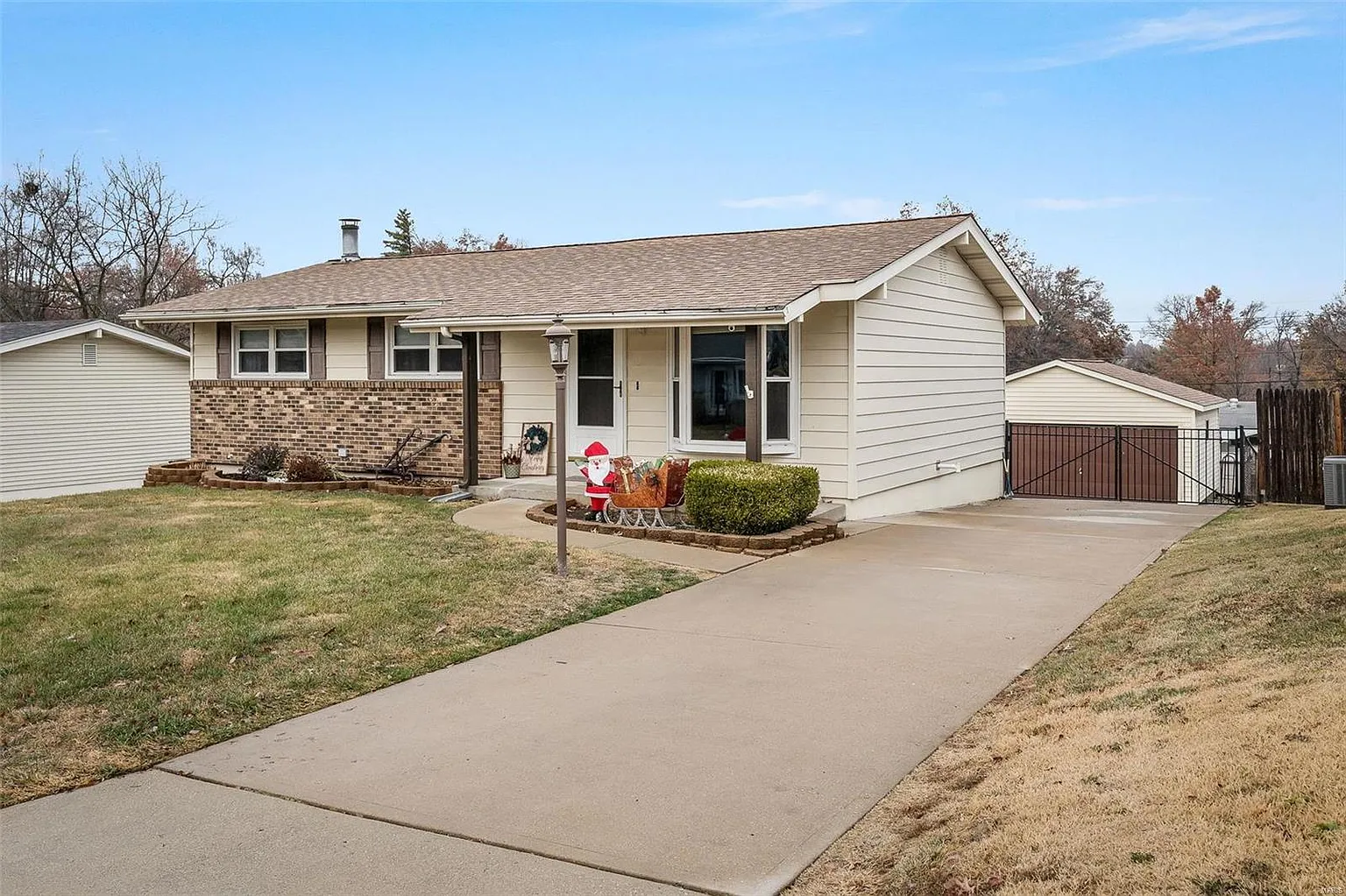 11149 Pine Forest Dr photo 1