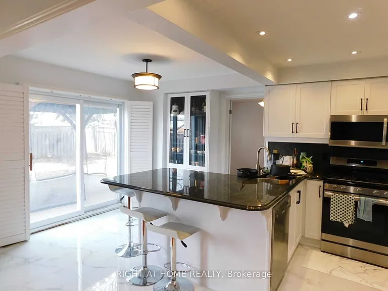 128 William Stephenson Dr — Photo 11