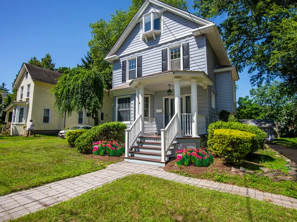 126 Grant Ave, Cresskill, NJ 07626