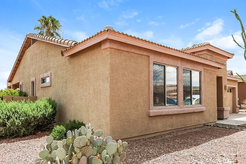 3 bed, 2.0 bath, 1596 sqft, $1,985 — Photo 3