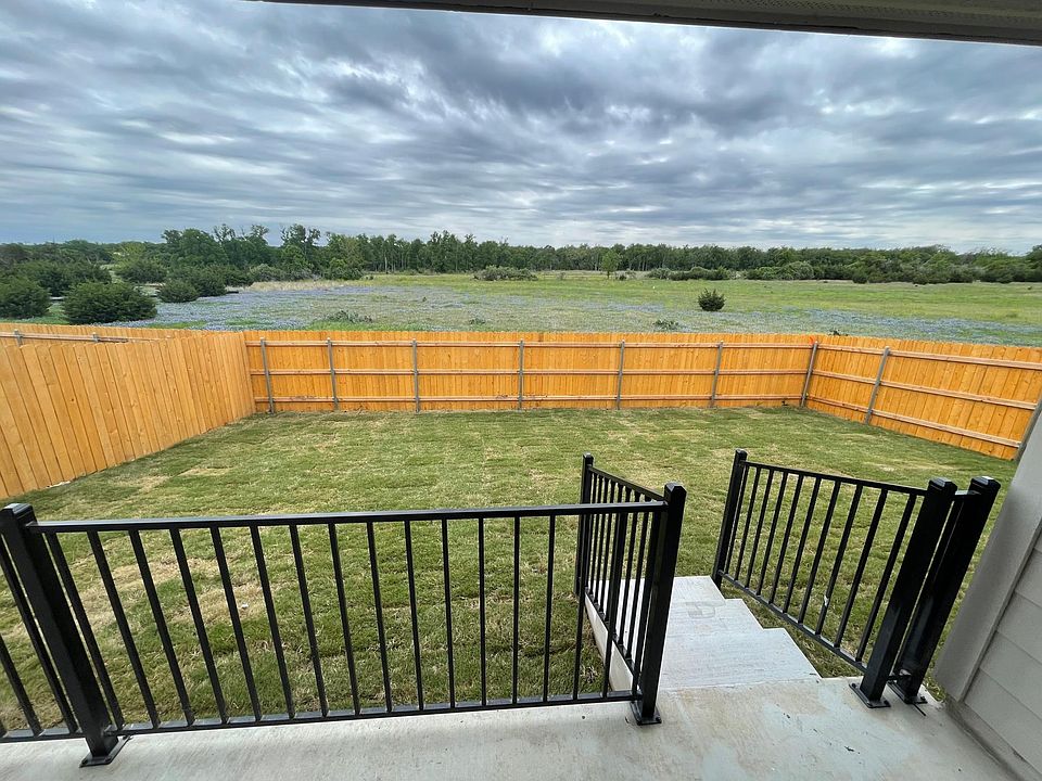 Beautiful backyard views.