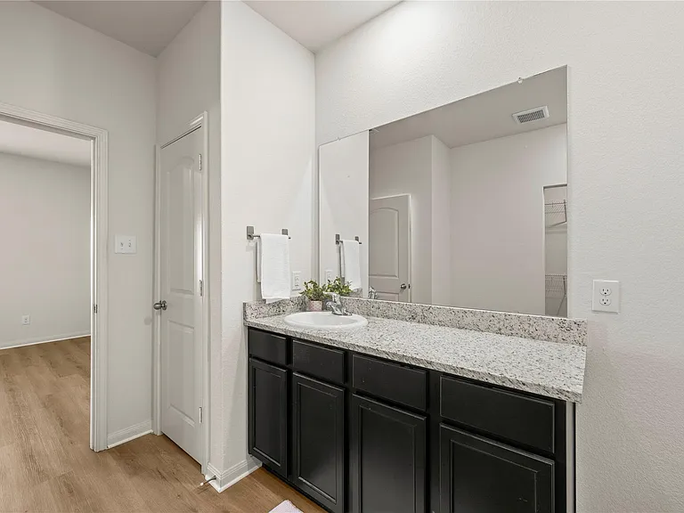 101 Hyacinth Way #1-L — Photo 10