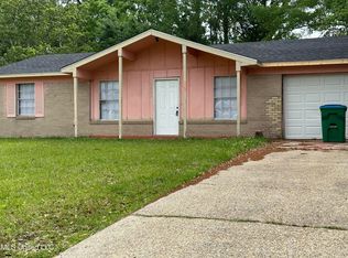 5662 Rose Dr, Moss Point, MS 39563