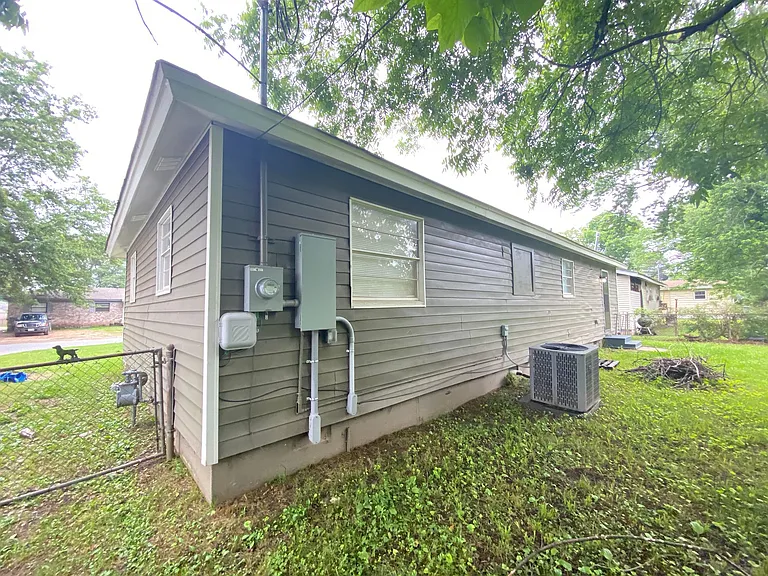 115 Meadow Park Dr — Photo 3