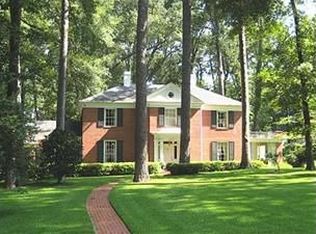 586 Sherwood Rd, Shreveport, LA 71106