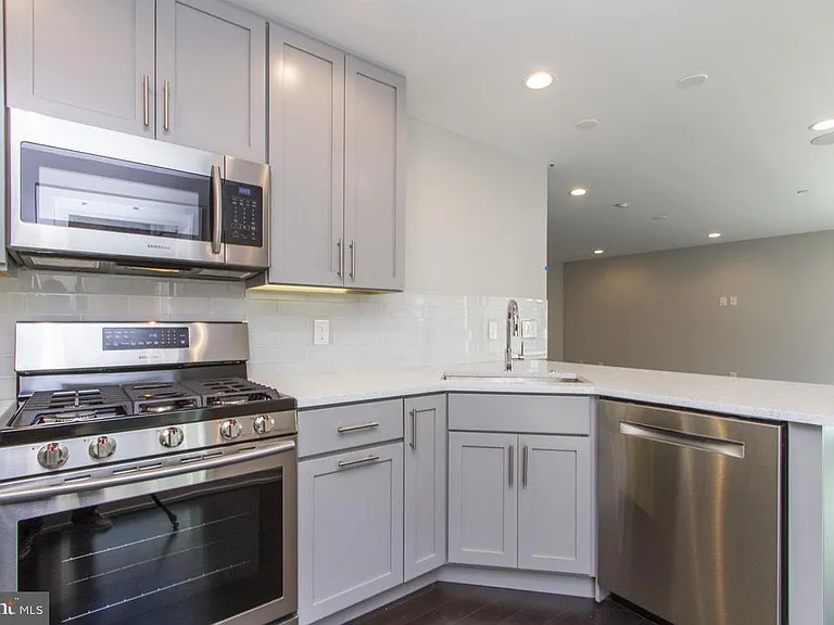 716 S Sartain St #2 — Photo 4