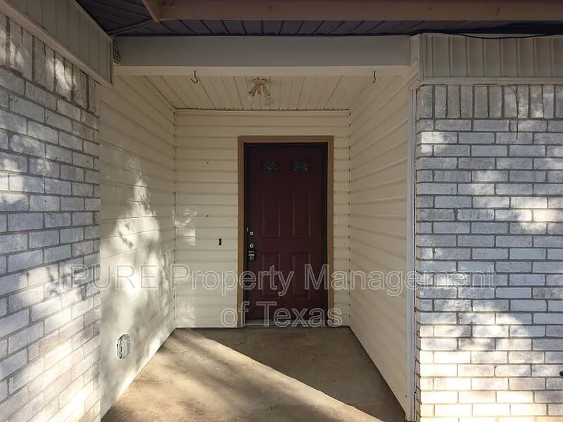 3 bed, 2.0 bath, 1256 sqft, $1,600 — Photo 2