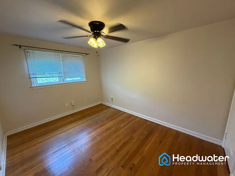 261 S Bayberry Ln — Photo 8
