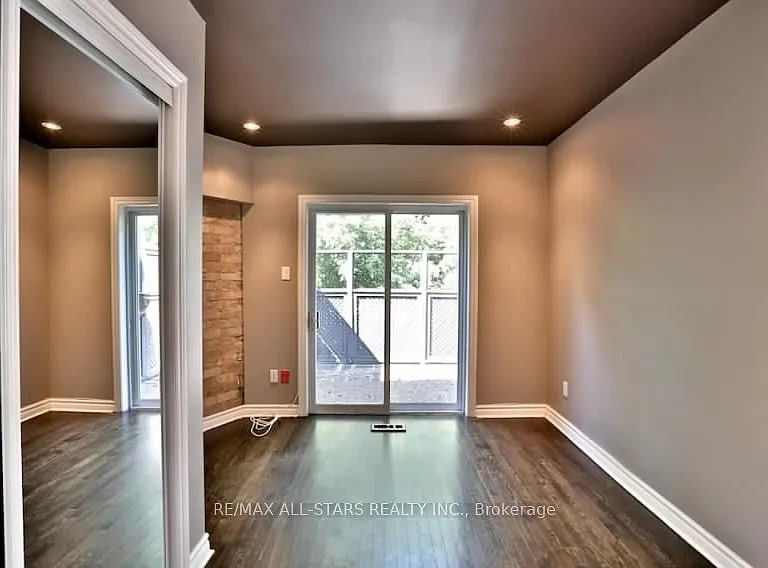 68 Macpherson Ave — Photo 14