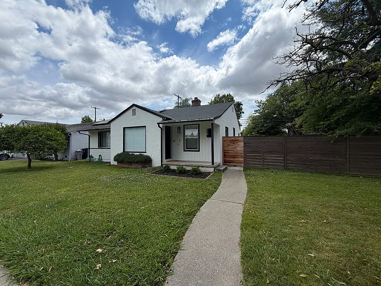 518 Fremont Way — Photo 2