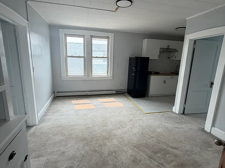 143 Illinois Ave — Photo 5
